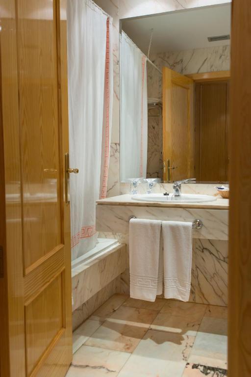 Hotel La Torre Vega de Valdetronco 客房 照片