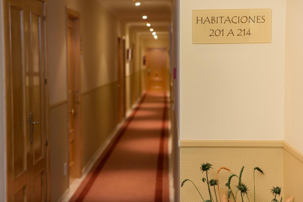 Hotel La Torre Vega de Valdetronco 外观 照片
